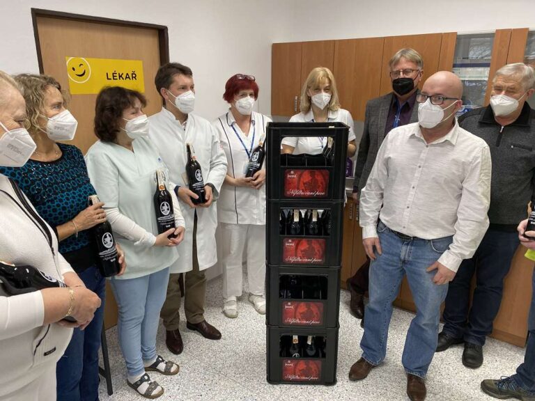 Ředitel pivovaru Dudák poděkoval zdravotníkům v Nemocnici Strakonice