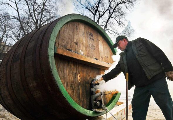 Smolení sudů v Plzeňském Prazdroji Foto Prazdroj